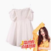 温碧霞IRENENA服装品牌露肩分袖公主裙田园风吊带连衣裙